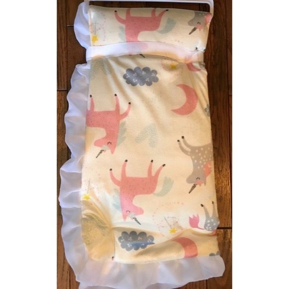 ELEMENTS OF STYLE RUFFLED UNICORN PRINT REVERSIBLE BABY QUILT 40" X 30" NWT - Picture 6 of 6